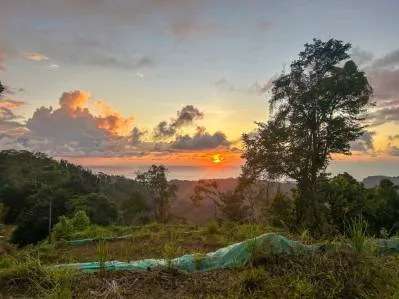 Vistas del atardecer todo el año | 3 lotes conectados listos para construir, photo 3