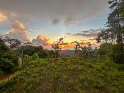 Vistas del atardecer todo el año | 3 lotes conectados listos para construir, photo 4