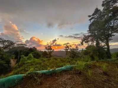 Vistas del atardecer todo el año | 3 lotes conectados listos para construir, photo 5