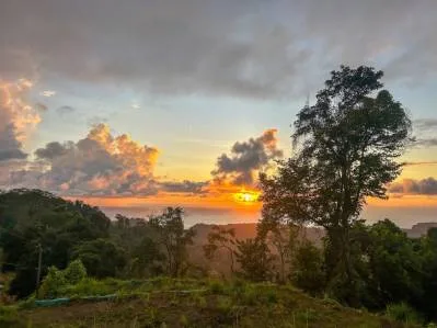 Vistas del atardecer todo el año | 3 lotes conectados listos para construir, photo 9