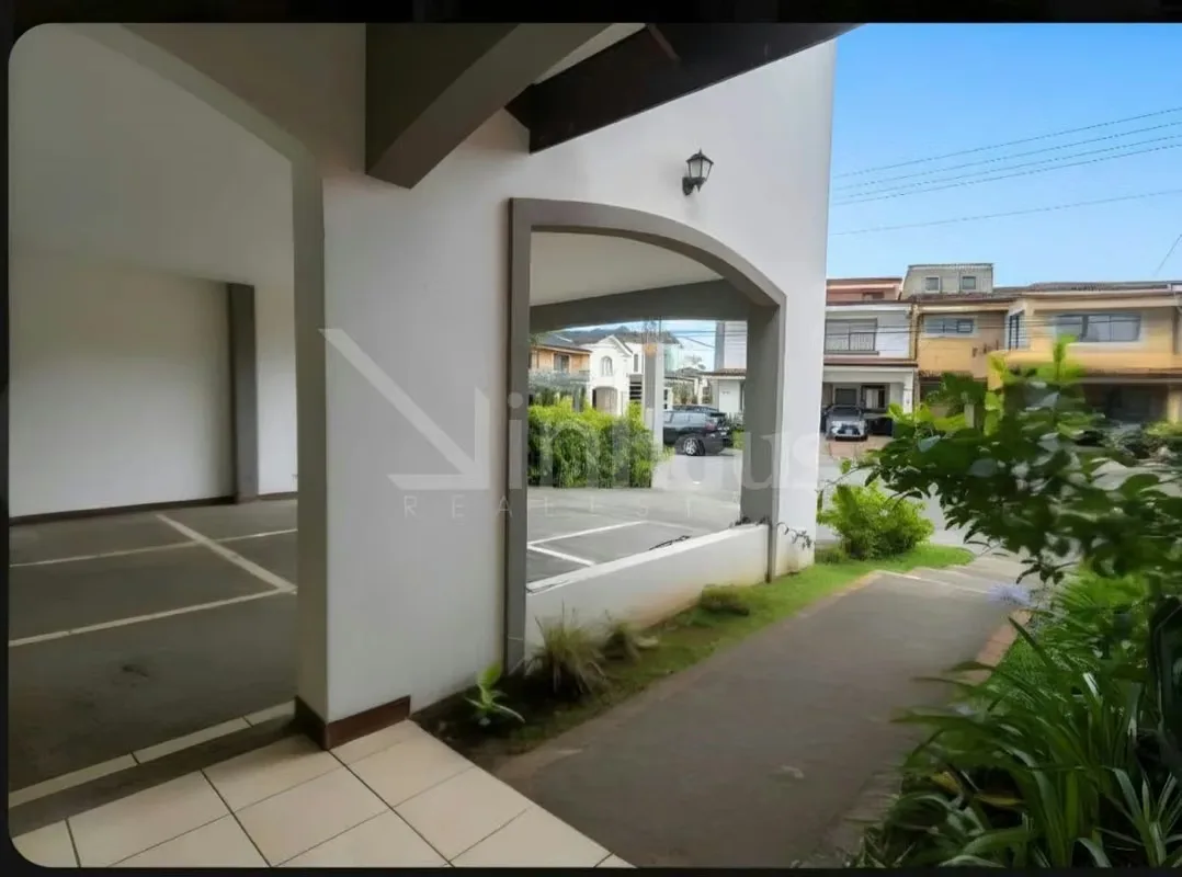 Residencia situada en un condominio con seguridad las 24 horas, que garantiza tranquilidad y control de acceso. El complejo dispone de cancha de baloncesto, mantenimiento constante de ..., photo 3