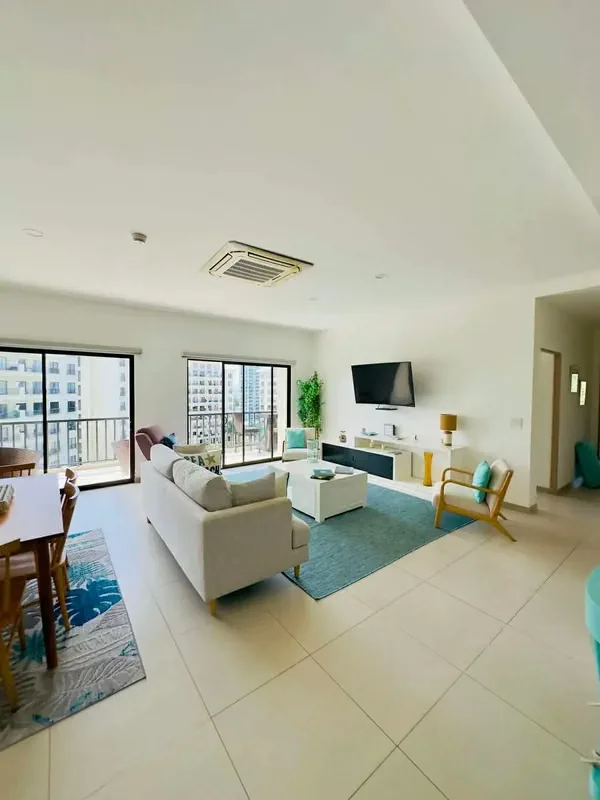 Live just steps from the ocean in one of Jacó’s most desirable residential communities. This fully furnished 3-bedroom, 2-bathroom condo is located inside Jaco Bay Towers, offering ...