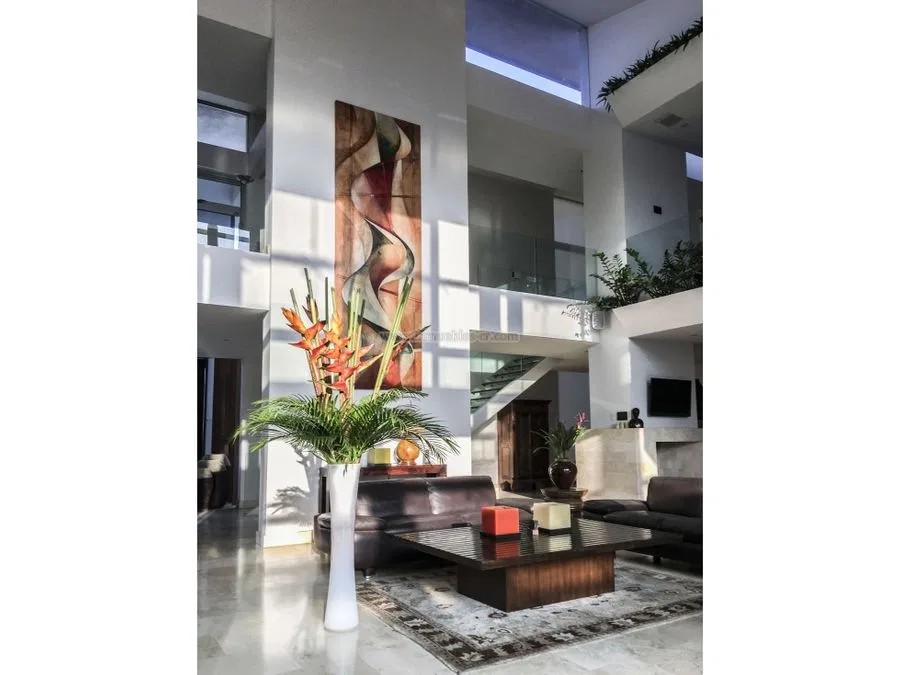 Moderna casa de lujo amueblada en Santa Ana