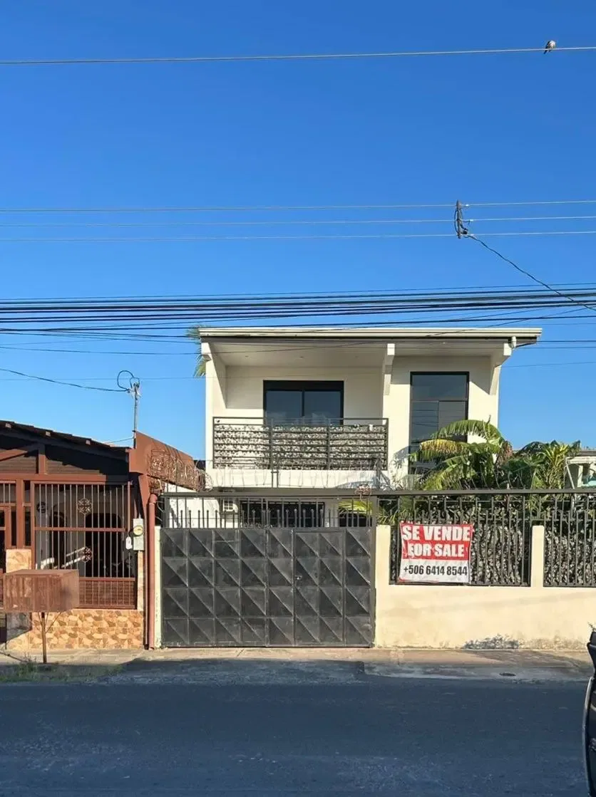 Modern 3 BR, 3 BA Home For Sale in Liberia