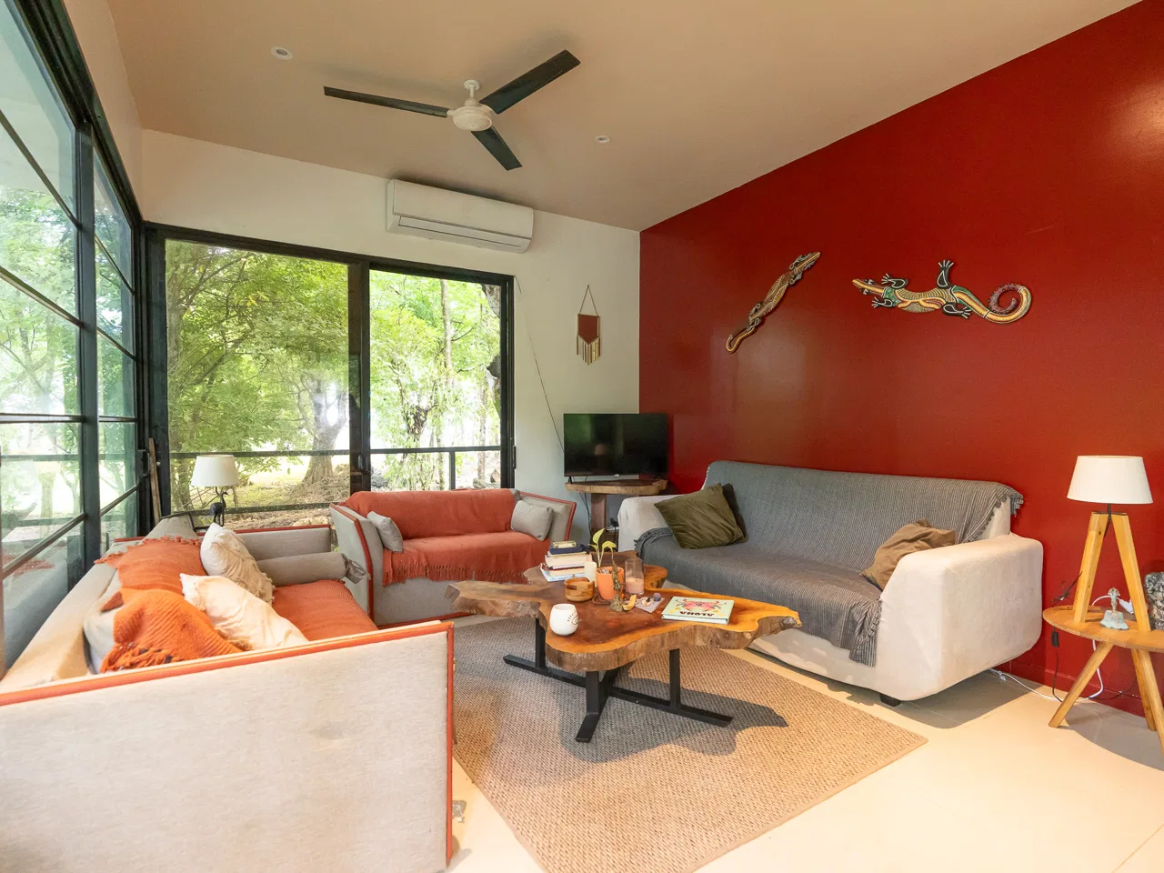 Stylish 2-Bed Oasis in Santa Teresa - Modern Design with Room to Expand, photo 4