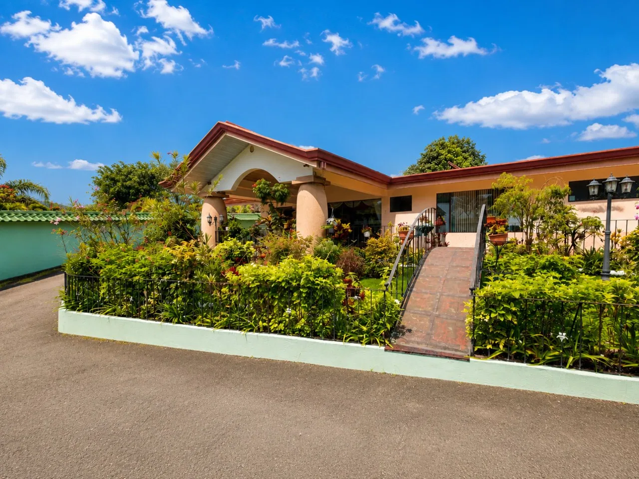 SE VENDE HERMOSA PROPIEDAD EN SAN ISIDRO HEREDIA - Venta en San Isidro