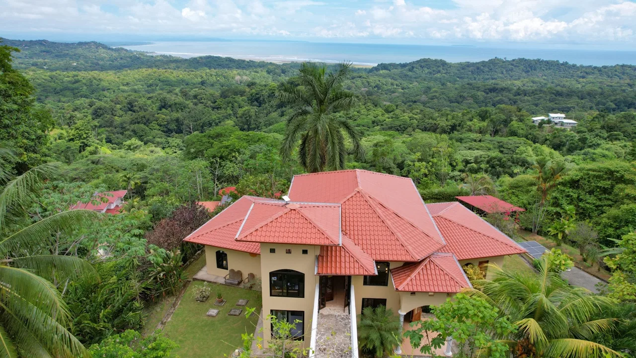 ELEGANT RESIDENCE WITH OCEAN AND SUNSET VIEWS IN THE EXCLUSIVE PHASE 5 OF OJOCHAL – 1.67 ACRES, photo 3