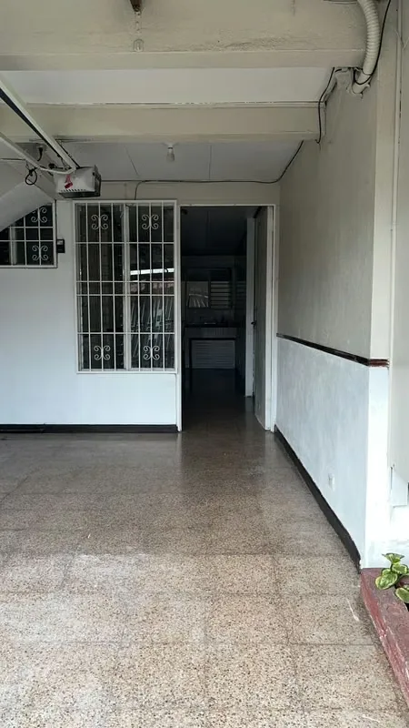 Disfrute de una excelente ubicación en Curridabat, con fácil acceso a comercios, servicios y transporte ...