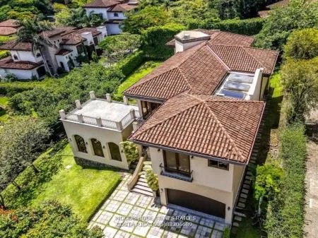 CASA EN VENTA VILLA REAL SANTA ANA