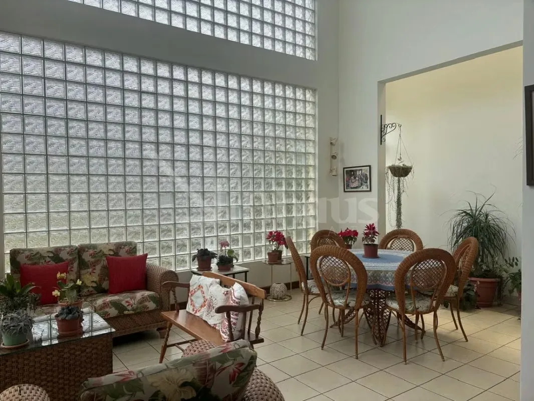 Amplia y elegante residencia situada en un entorno residencial seguro y tranquilo, diseñada para quienes priorizan el confort, la privacidad y una alta calidad de vida. El vestíbulo ..., photo 11