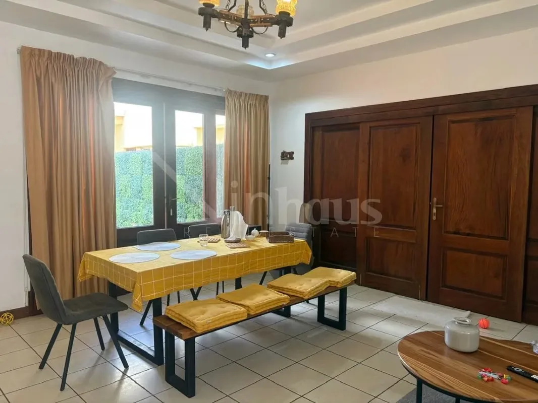 Amplia y elegante residencia situada en un entorno residencial seguro y tranquilo, diseñada para quienes priorizan el confort, la privacidad y una alta calidad de vida. El vestíbulo ..., photo 13