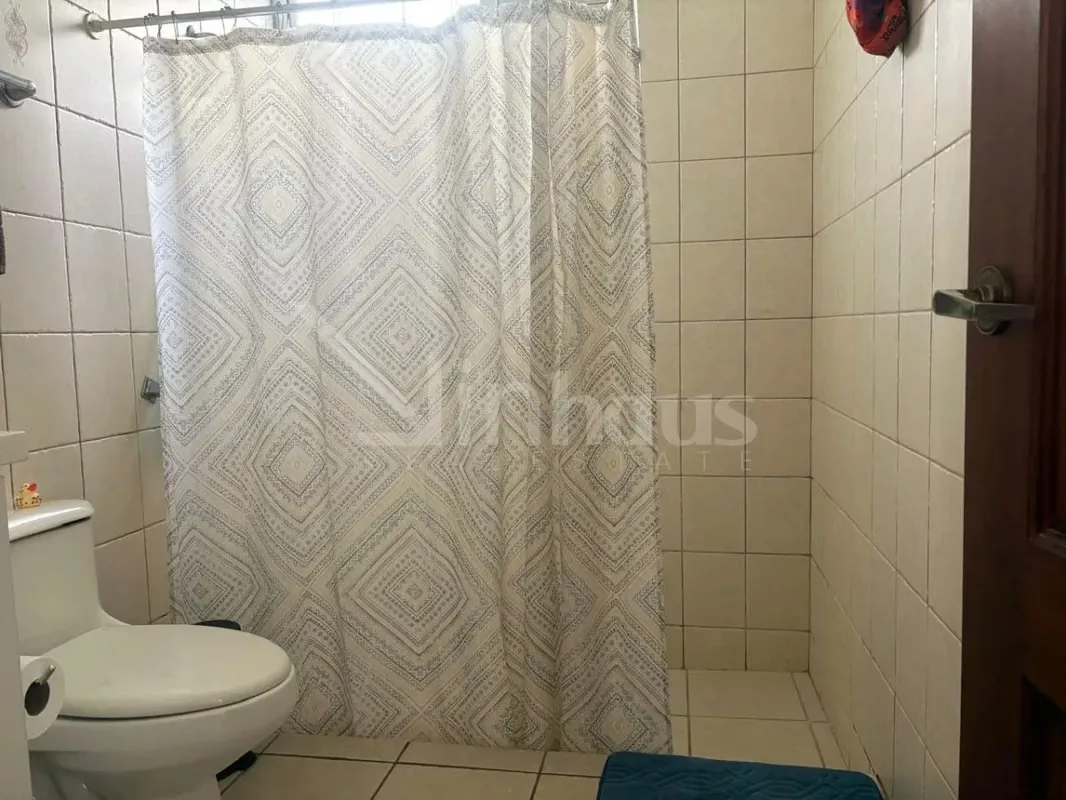 Amplia y elegante residencia situada en un entorno residencial seguro y tranquilo, diseñada para quienes priorizan el confort, la privacidad y una alta calidad de vida. El vestíbulo ..., photo 16