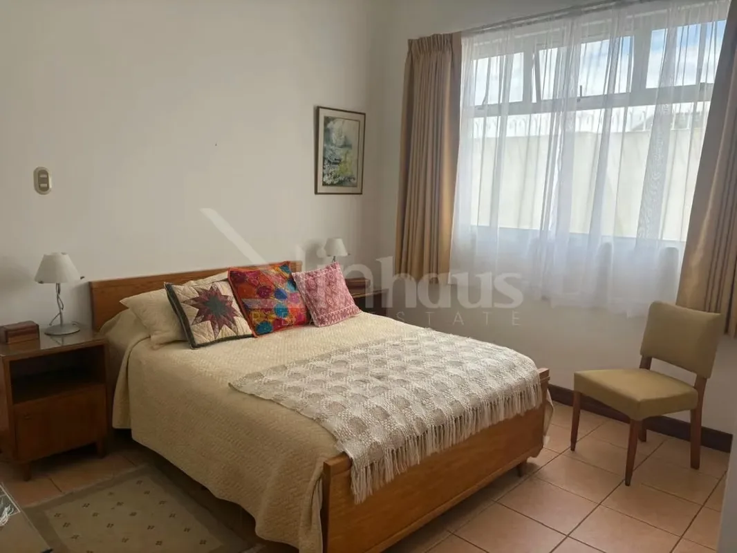 Amplia y elegante residencia situada en un entorno residencial seguro y tranquilo, diseñada para quienes priorizan el confort, la privacidad y una alta calidad de vida. El vestíbulo ..., photo 4