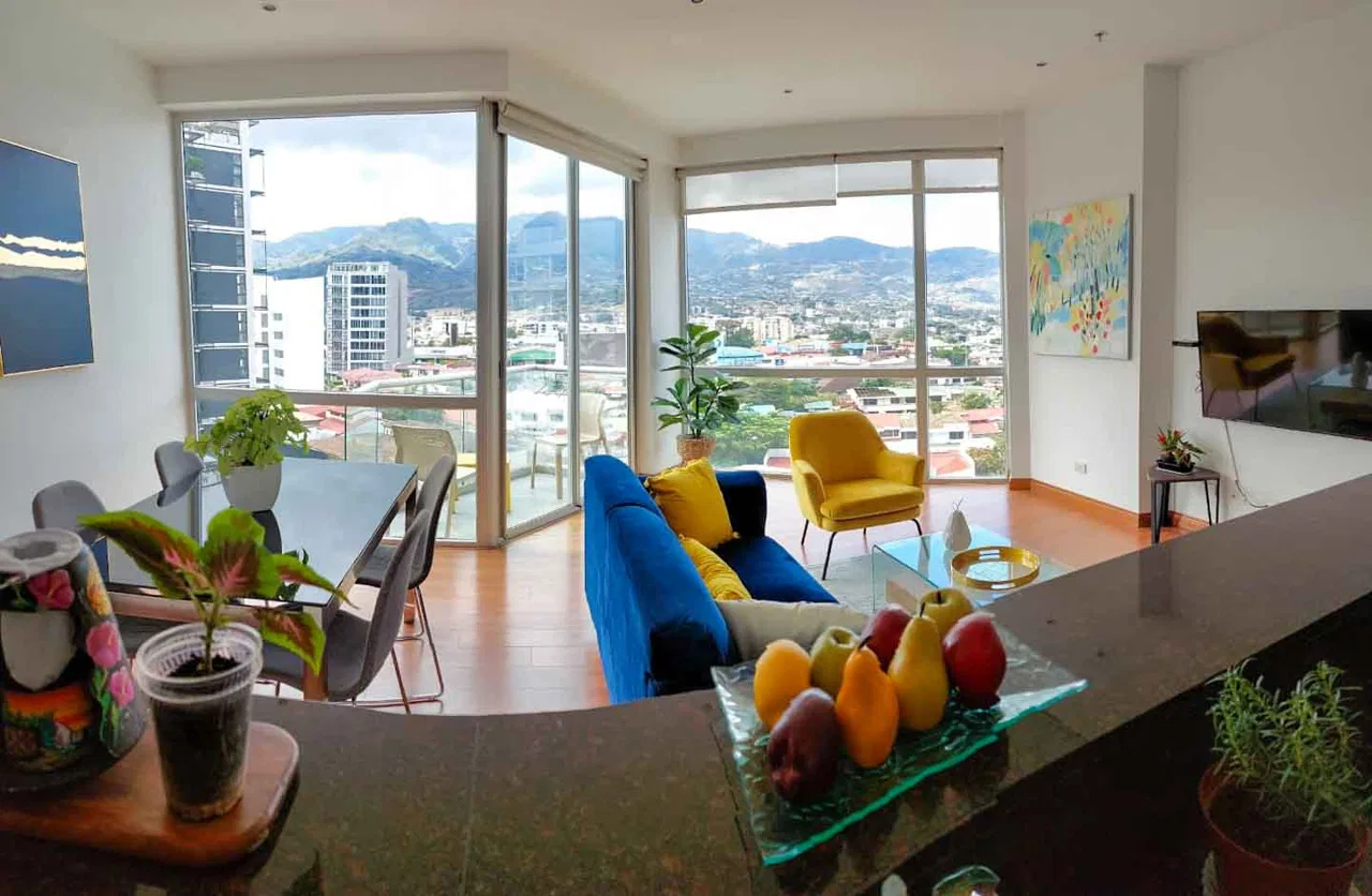Este apartamento en venta en la Torre Vistas de Nunciatura, una de las más cotizadas de la zona, es ideal para quienes quieren vivir y trabajar con comodidad en una ...