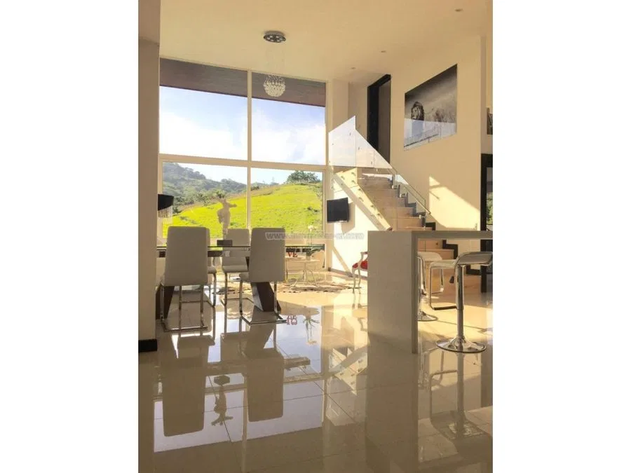 Penthouse moderno y full amueblado en Santa Ana