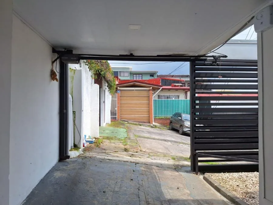 Venta de casa con cuatro habitaciones en zona residencial de Sabanilla, Montes de Oca #JE005 - Venta en Sabanilla, photo 10