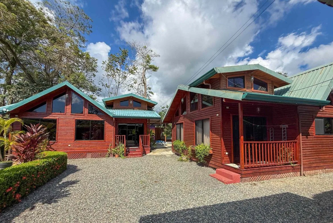 PROPERTY WITH A GUEST HOUSE IN THE MIDDLE OF BAHIA BALLENA – 0.12 ACRES, photo 2