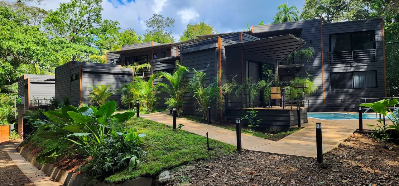 BRAND-NEW SMALL BOUTIQUE HOTEL FOR SALE IN THE HEART OF OJOCHAL, COSTA RICA – 0.6 ACRES, photo 3