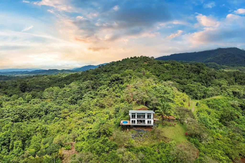 OCEAN VIEW HOME NEAR QUEPOS IN GATED COMMUNITY