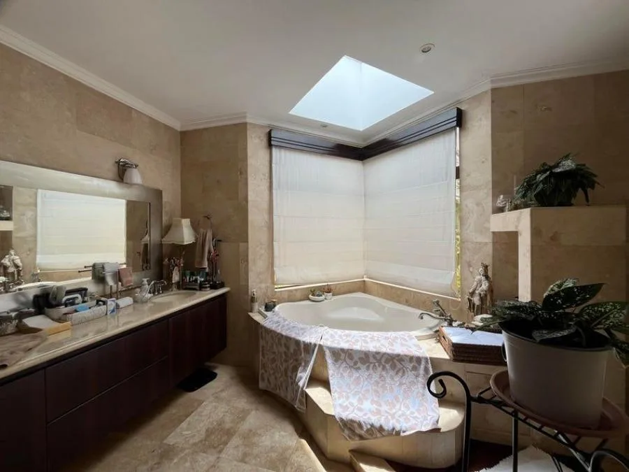 VENTA DE ESPECTACULAR CASA EN CONDOMINIO  EN SANTA ANA PBR - Venta en Santa Ana, photo 2