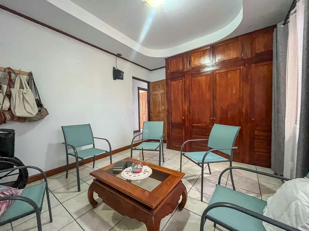 Spacious Corner House for Sale near Plaza América, photo 11