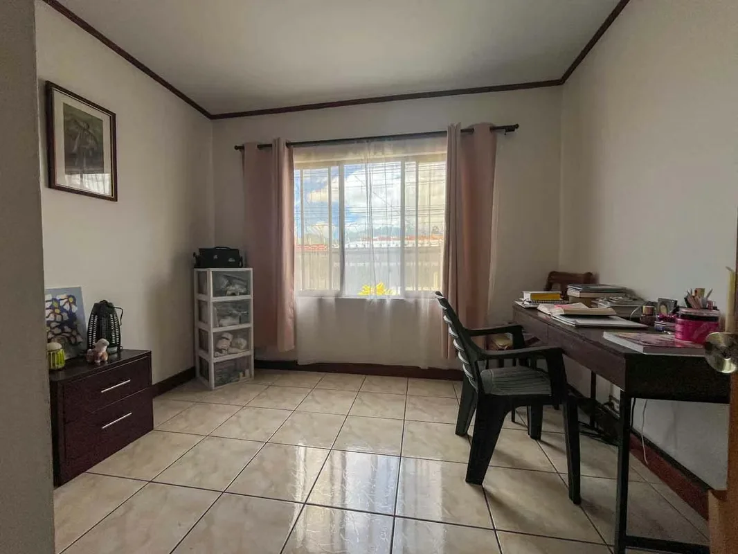 Spacious Corner House for Sale near Plaza América, photo 12