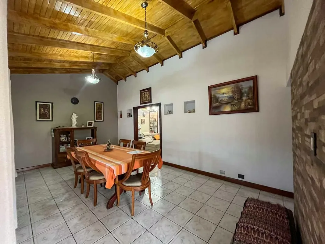 Spacious Corner House for Sale near Plaza América, photo 6