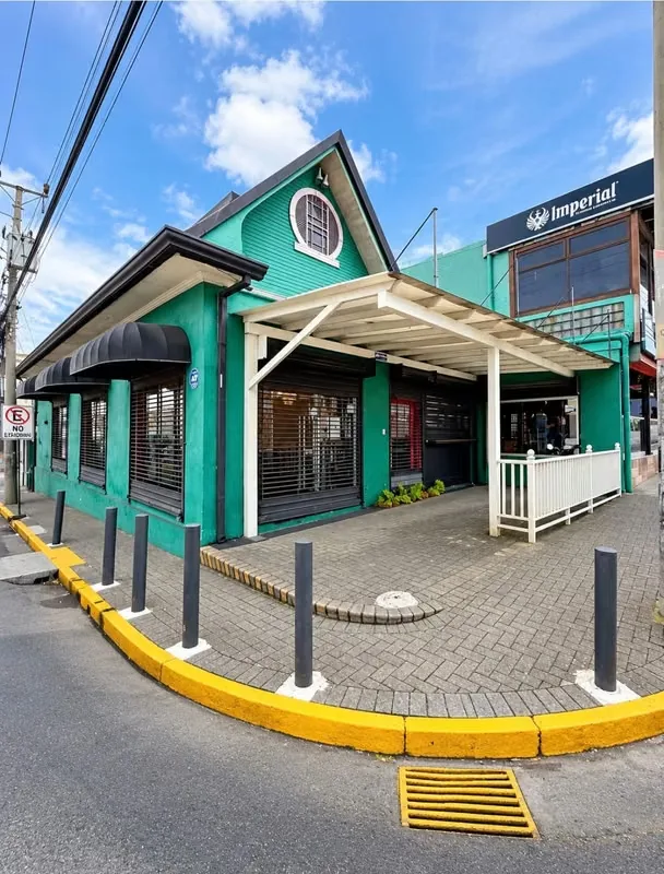 Local esquinero en alquiler en Heredia centro, cerca de la UNA