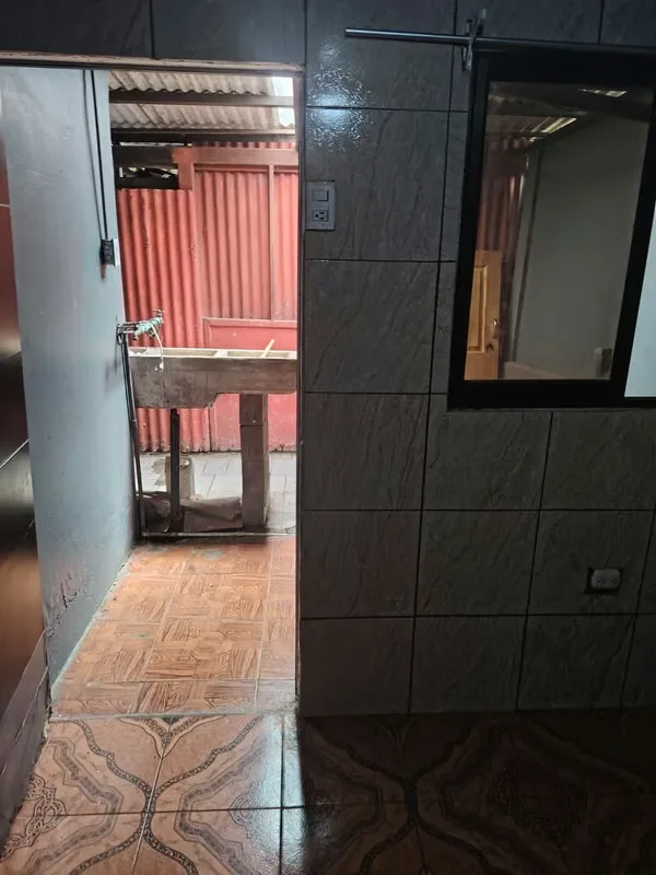 One person's apartment, including public services, (water, light, garbage, Internet - WiFi) is fully independent, is located in a very safe urbanization, close to important companies. ...