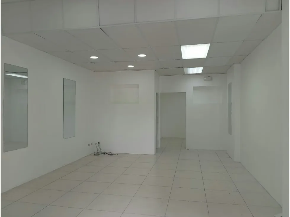 Local en Alquiler en Montes de Oca, Sabanilla,Exp. Comercial.Piso 1