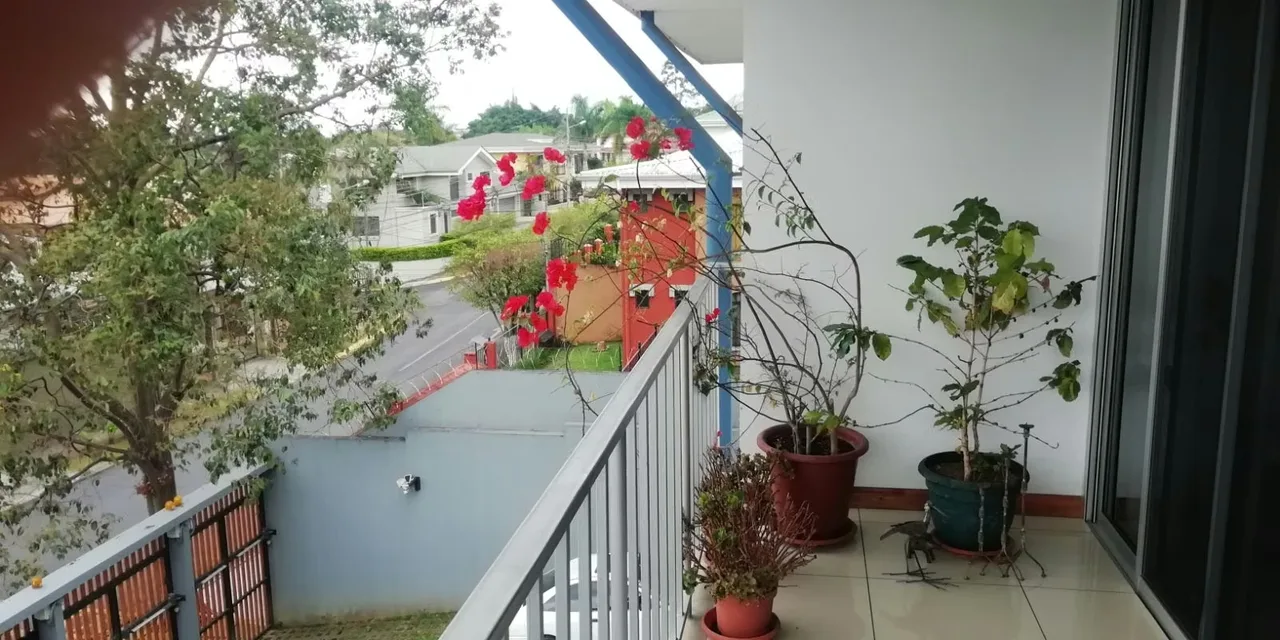 Ubicado en una bonita y segura zona residencial, con fácil acceso a transporte público, muy cerca de Walmart, Momentum, ...