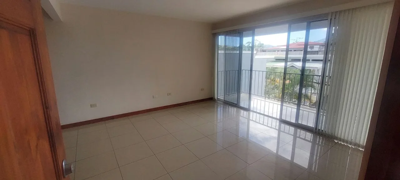 Ubicado en una bonita y segura zona residencial, con fácil acceso a transporte público, muy cerca de Walmart, Momentum, ..., photo 4