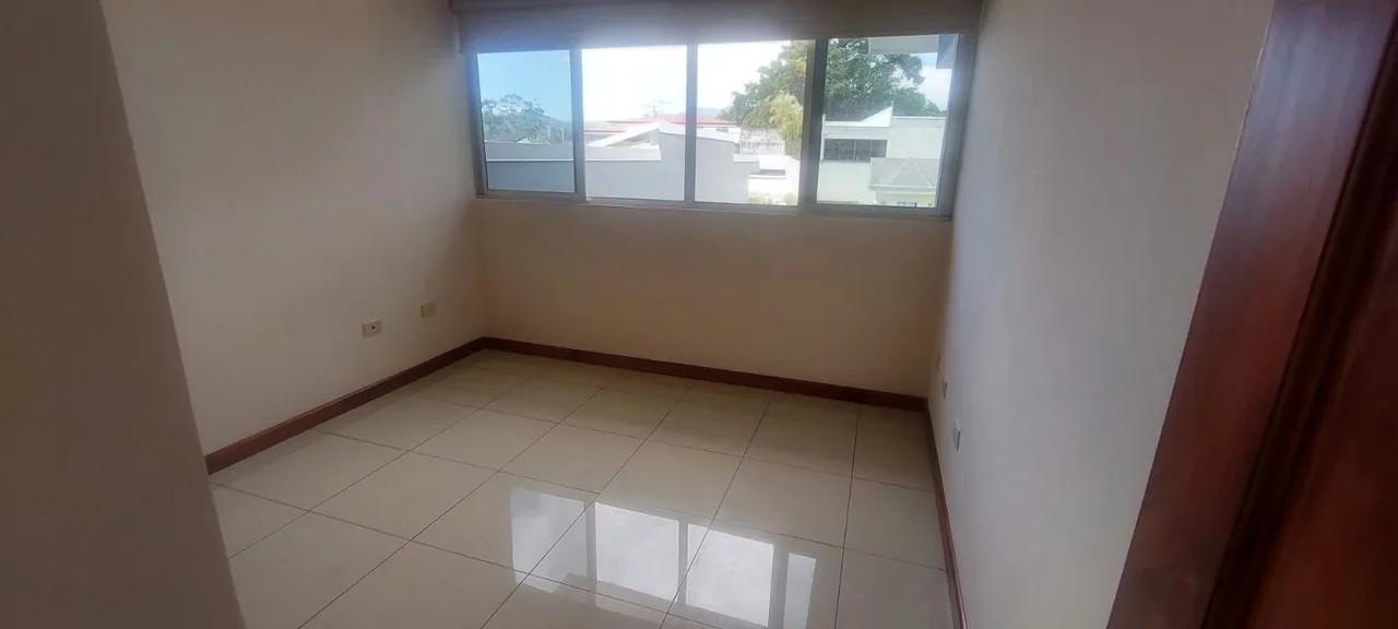 Ubicado en una bonita y segura zona residencial, con fácil acceso a transporte público, muy cerca de Walmart, Momentum, ..., photo 8