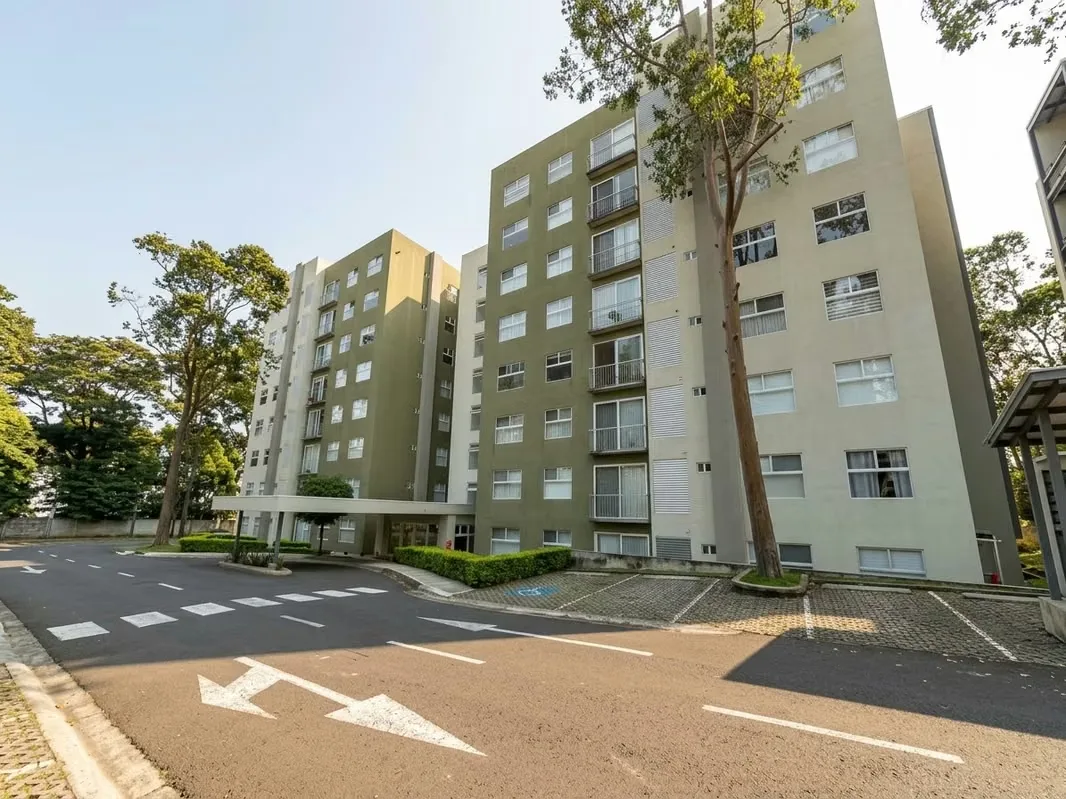 Beautiful apartment in modern condo of excellent location. It has spacious, illuminated and very well ventilated spaces, enjoys a privileged natural ventilation. The condo is vertical, ...