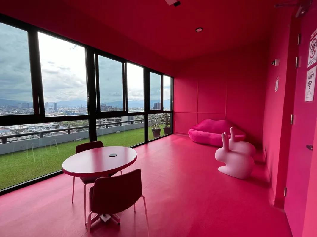 Este moderno apartamento, ubicado en el piso 23 de una nueva torre en Rohrmoser, ofrece vistas espectaculares y una ubicación privilegiada. El inmueble, ideal para una o dos personas, ..., photo 2