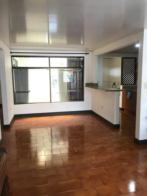Se alquila casa en el centro de Moravia , photo 3