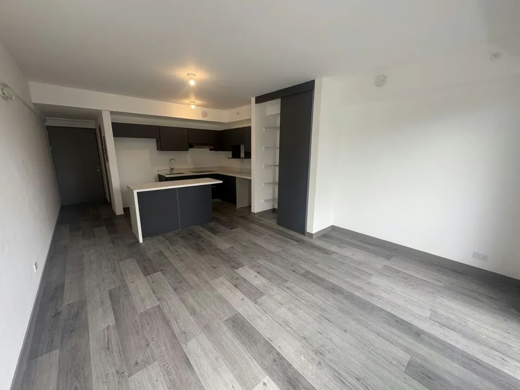 Espectacular apartamento en Barrio Escalante, una de las zonas de mayor crecimiento y plusvalía del país, cerca de centros comerciales, universidades y los más famosos restaurantes ...