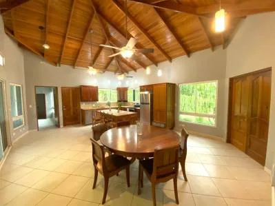 Casa de 3 habitaciones con vistas a la montaña en Ojochal, Costa Rica, photo 9