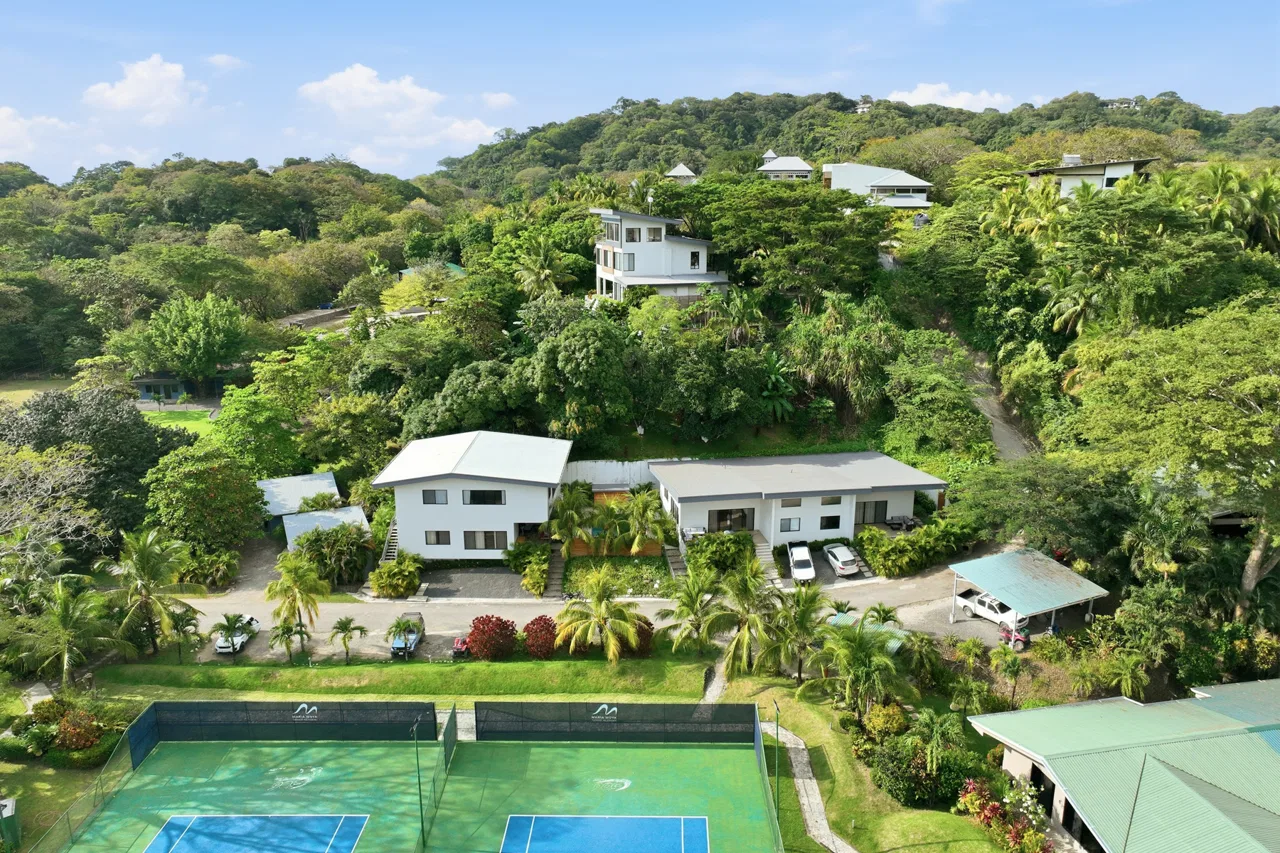 Tres Palmas Estates