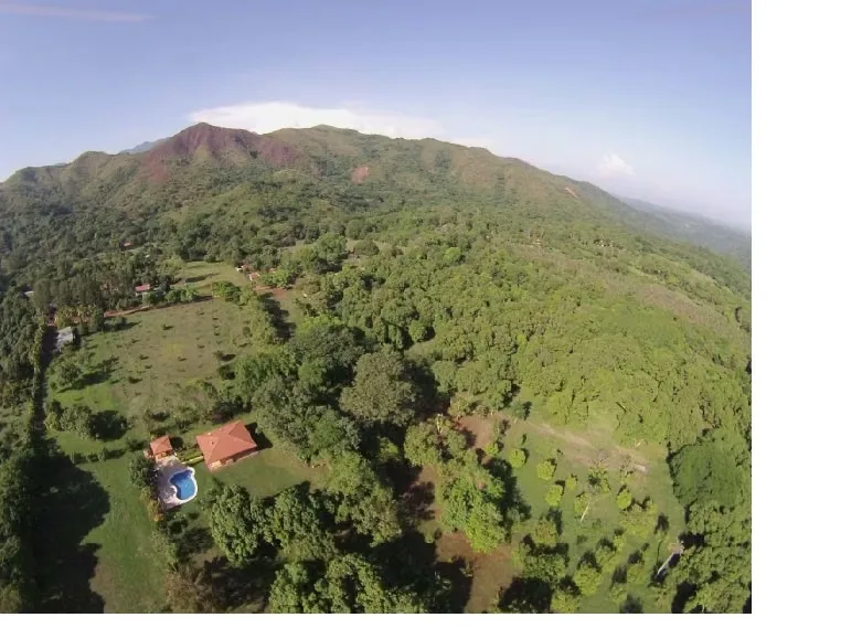 Finca de 26 hectáreas, ubicada en San Pablo de Turrubares, a tan solo 7 km de la Ruta 27. Cuenta ...