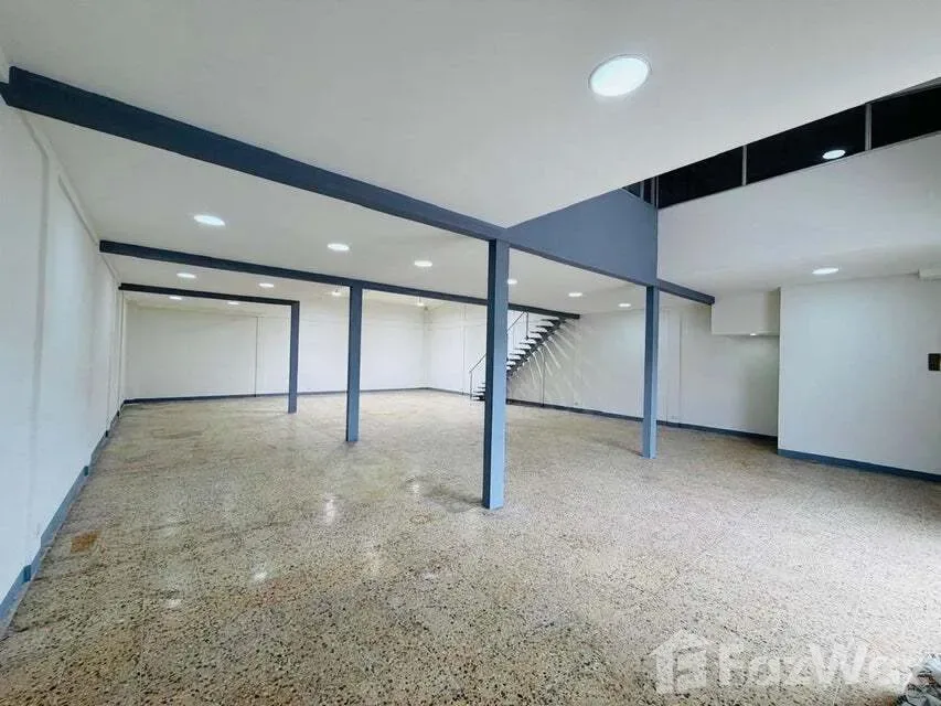 Retail space for Rent at Goicochea for $4,200/mo, photo 3