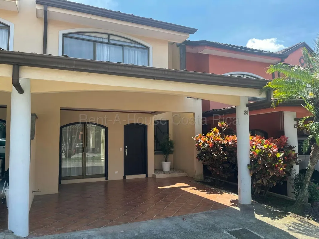 RAH 27-865 LCV Excellent opportunity to live in one of the most exclusive and listed residential areas of Lindora, Santa Ana. This beautiful newly renovated house is located within a ...