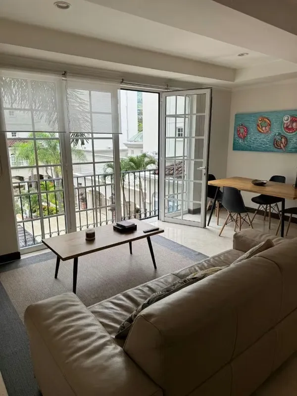 Alquiler de apartamento amueblado, elegante y en Condominio exclusivo en San Rafael de Escazú, El Cortijo.