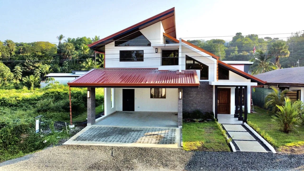 3 BEDROOM HOME IN CENTRAL UVITA