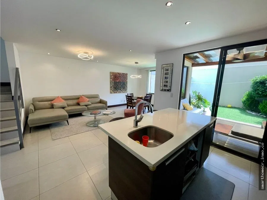 SE VENDE AMPLIA CASA EN CONDOMINIO PARQUES DEL SOL, photo 2