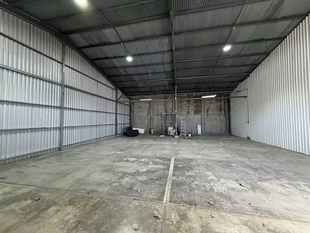 Disponible bodega de 200m2 de Área Total - UN SOLO PISO