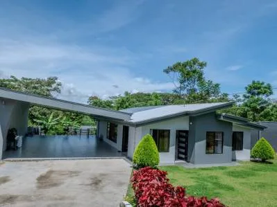 Amplia Casa en Pérez Zeledón | 3 dormitorios, 3 baños