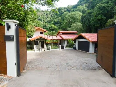 Casa de lujo con vista a la cascada y casa de huéspedes cerca de Dominical, Costa Rica, photo 3