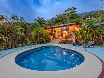 Oportunidad única: Dos casas con vista al mar en la exclusiva Marina Vista, Escaleras