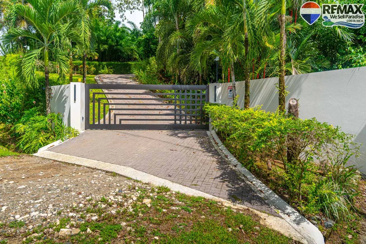 LUXURY PROPERTY WITH SPECTACULAR PANORAMIC OCEAN VIEWS WITH THREE BEDROOMS, IN PIÑUELA – 1.31 ACRES, photo 2